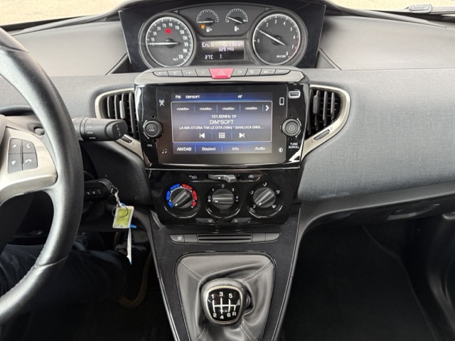 Lancia Ypsilon 1.0 firefly hybrid Gold Plus s&s 70cv - immagine 19