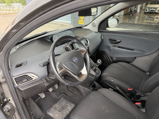Lancia Ypsilon 1.0 firefly hybrid Gold Plus s&s 70cv - immagine 18