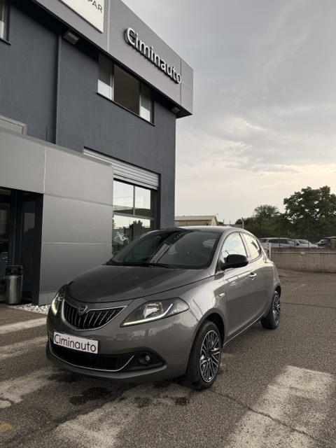 Lancia Ypsilon 1.0 firefly hybrid Gold Plus s&s 70cv - immagine 14
