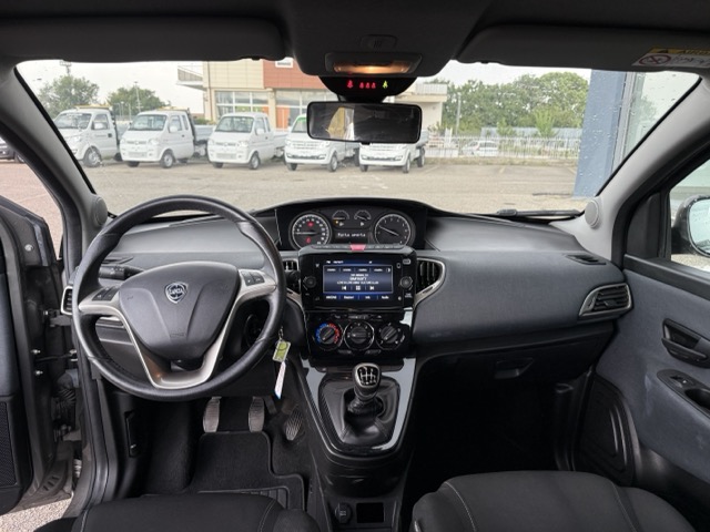 Lancia Ypsilon 1.0 firefly hybrid Gold Plus s&s 70cv - immagine 12