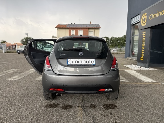 Lancia Ypsilon 1.0 firefly hybrid Gold Plus s&s 70cv - immagine 11