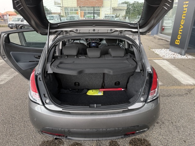 Lancia Ypsilon 1.0 firefly hybrid Gold Plus s&s 70cv - immagine 10