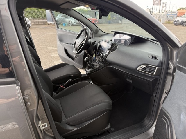 Lancia Ypsilon 1.0 firefly hybrid Gold Plus s&s 70cv - immagine 7