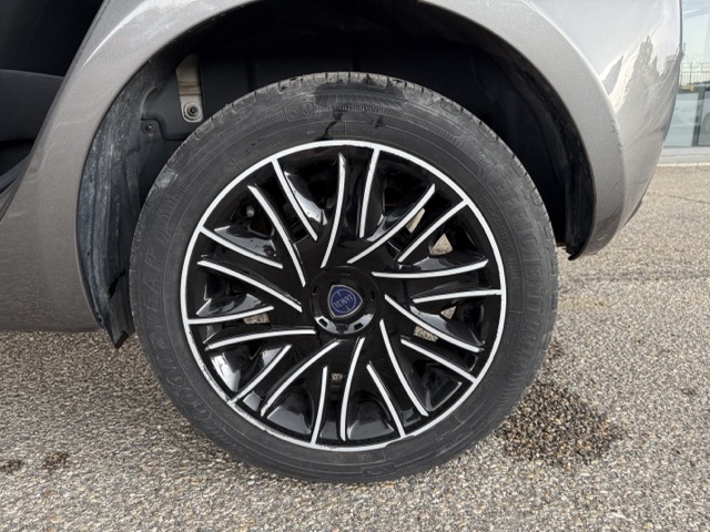 Lancia Ypsilon 1.0 firefly hybrid Gold Plus s&s 70cv - immagine 5
