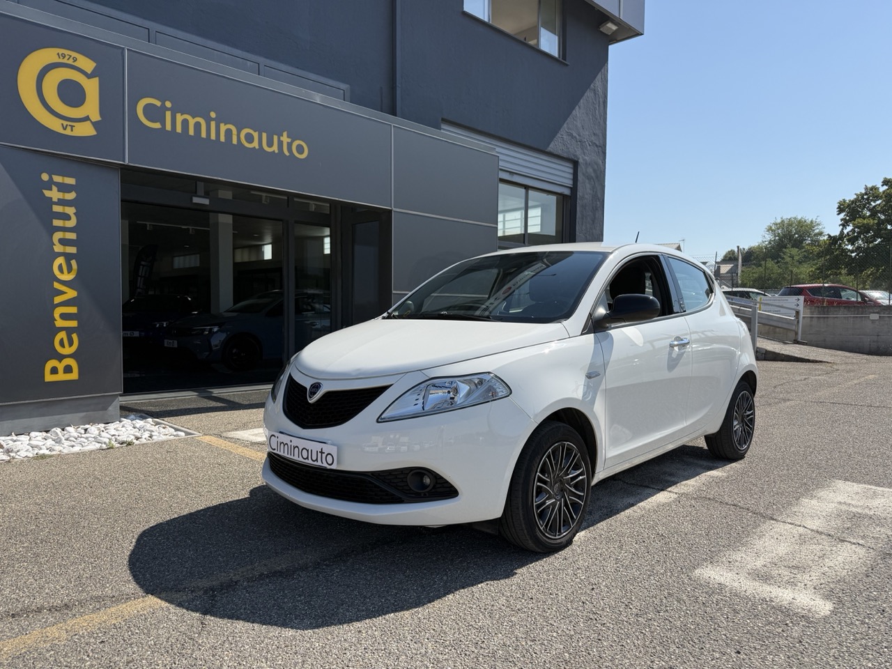 Lancia Ypsilon Bianca 1.0 firefly hybrid Gold s&s 70cv - immagine 2