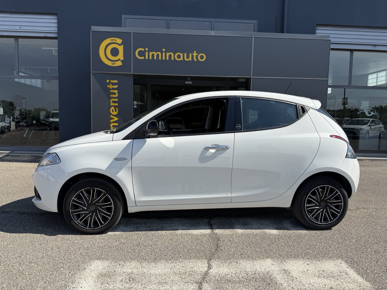 Lancia Ypsilon Bianca 1.0 firefly hybrid Gold s&s 70cv - immagine 3