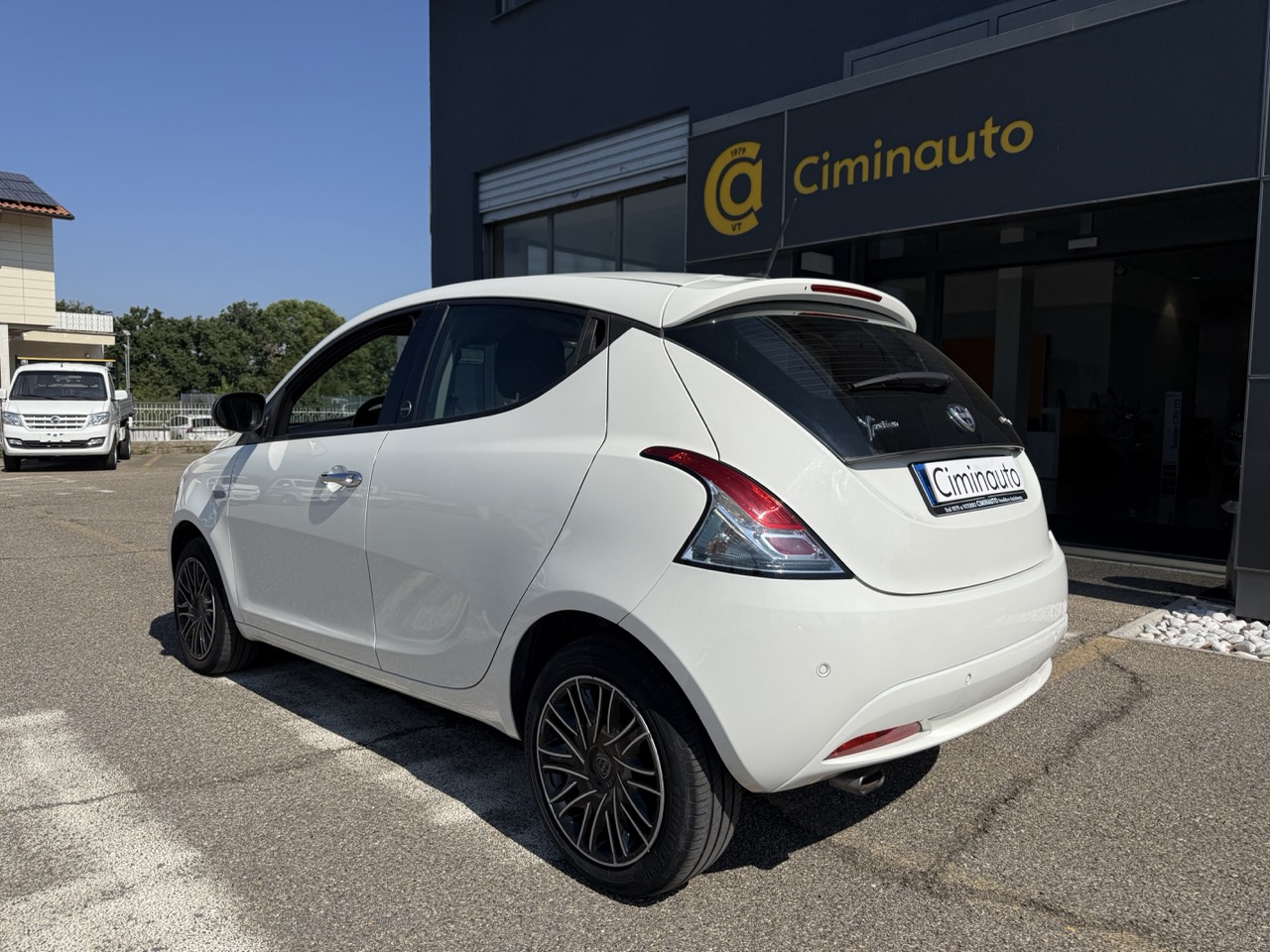 Lancia Ypsilon Bianca 1.0 firefly hybrid Gold s&s 70cv - immagine 4