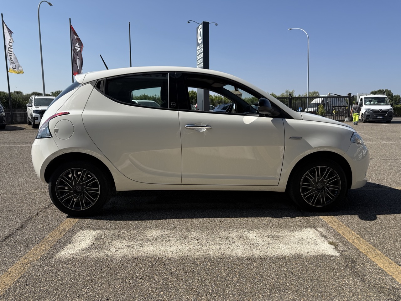 Lancia Ypsilon Bianca 1.0 firefly hybrid Gold s&s 70cv - immagine 7