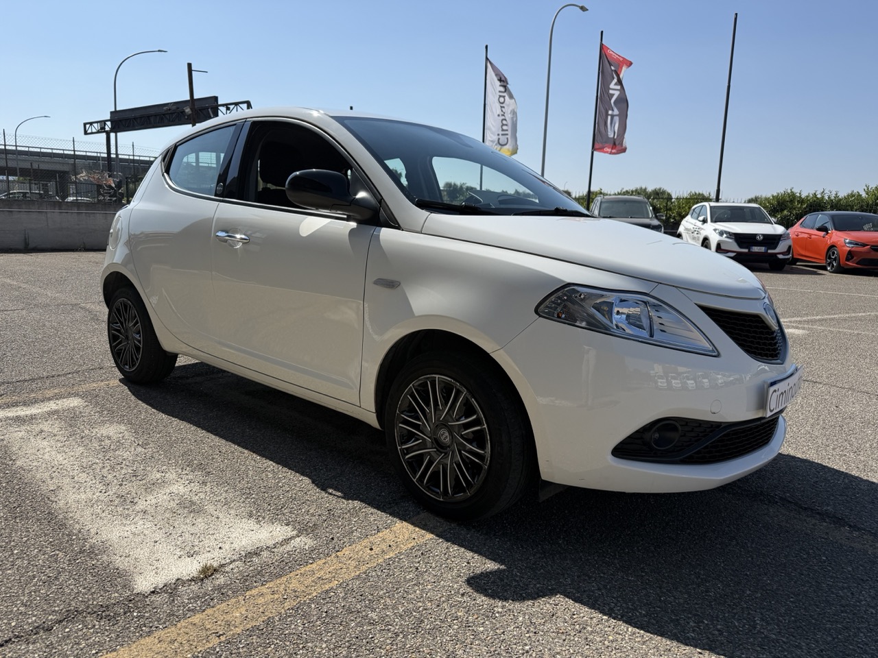 Lancia Ypsilon Bianca 1.0 firefly hybrid Gold s&s 70cv - immagine 8