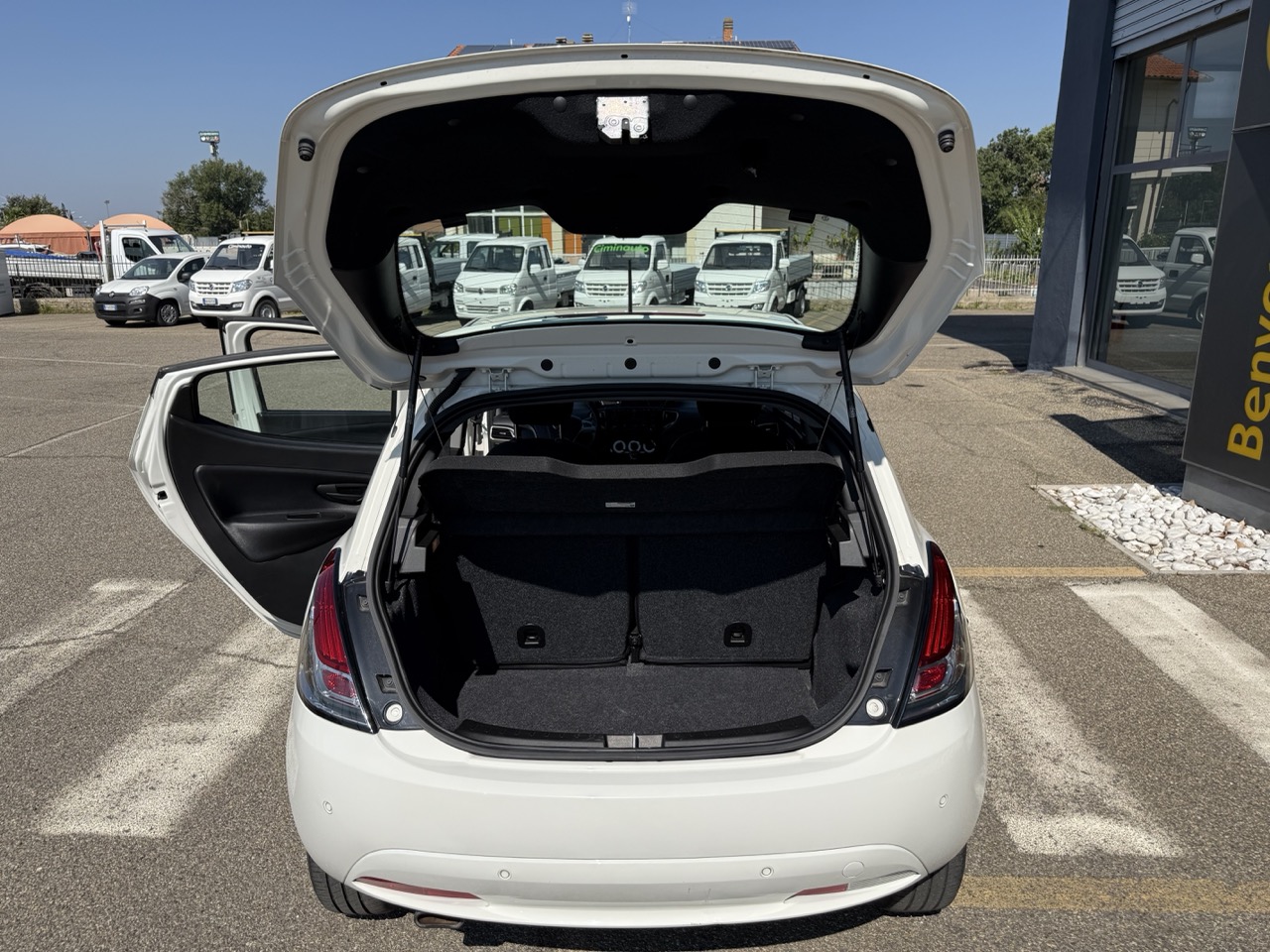 Lancia Ypsilon Bianca 1.0 firefly hybrid Gold s&s 70cv - immagine 15